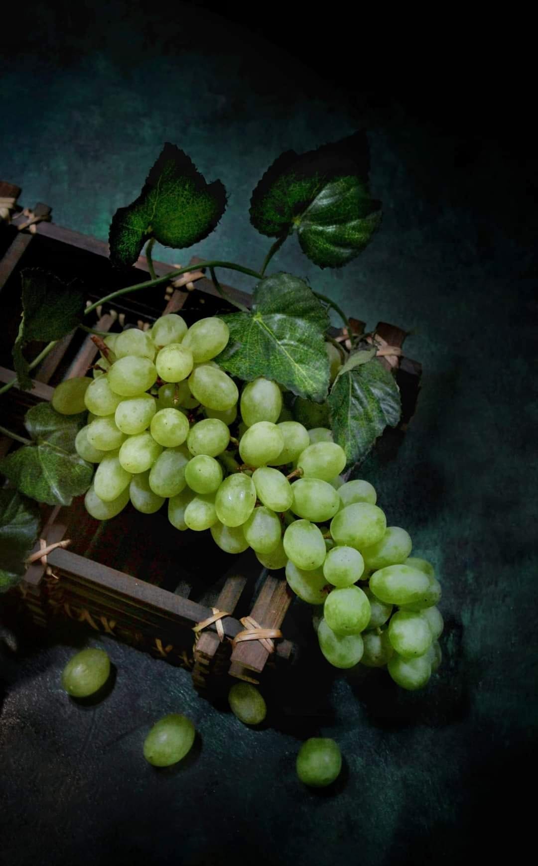 Bunch of green grapes